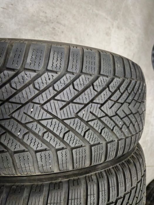 2 anvelope iarna Pirelli 235 60 18