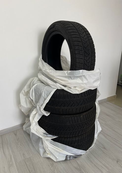 Anvelope Iarna Pirelli 245 45 18 M+S  stare excelenta