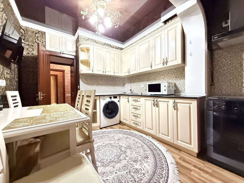 Продается квартира 4/1/4 рядом с ГУВД 90м2 есть огород