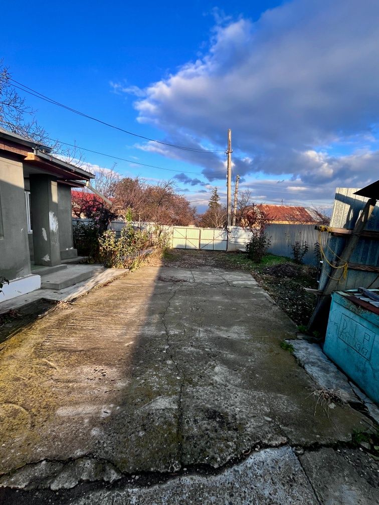 Casa locuibila+teren apa,curent electric
