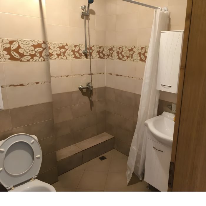 Дава се под наем Тристаен апартамент в София, Студентски град - 95 кв.м за 714 € - Снимка #1