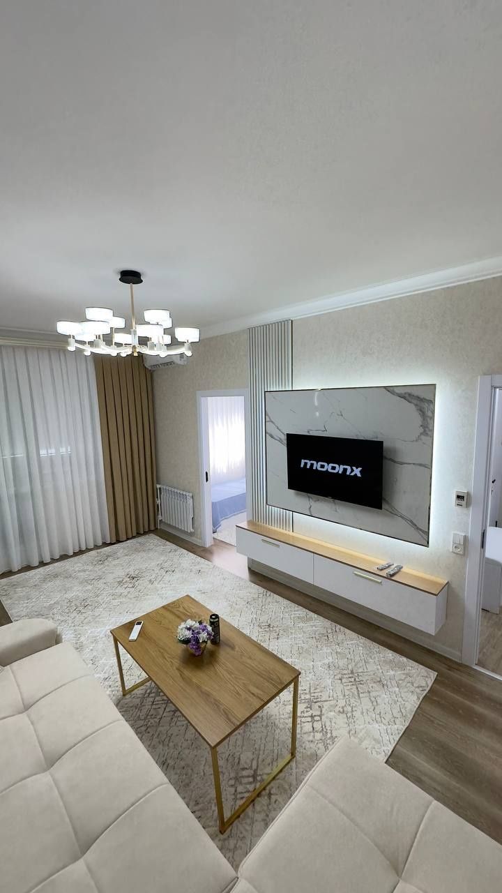 Продаётся квартира 

 Чилонзор 8 квартал
 Ориентир: Закс
 дом номер: 9