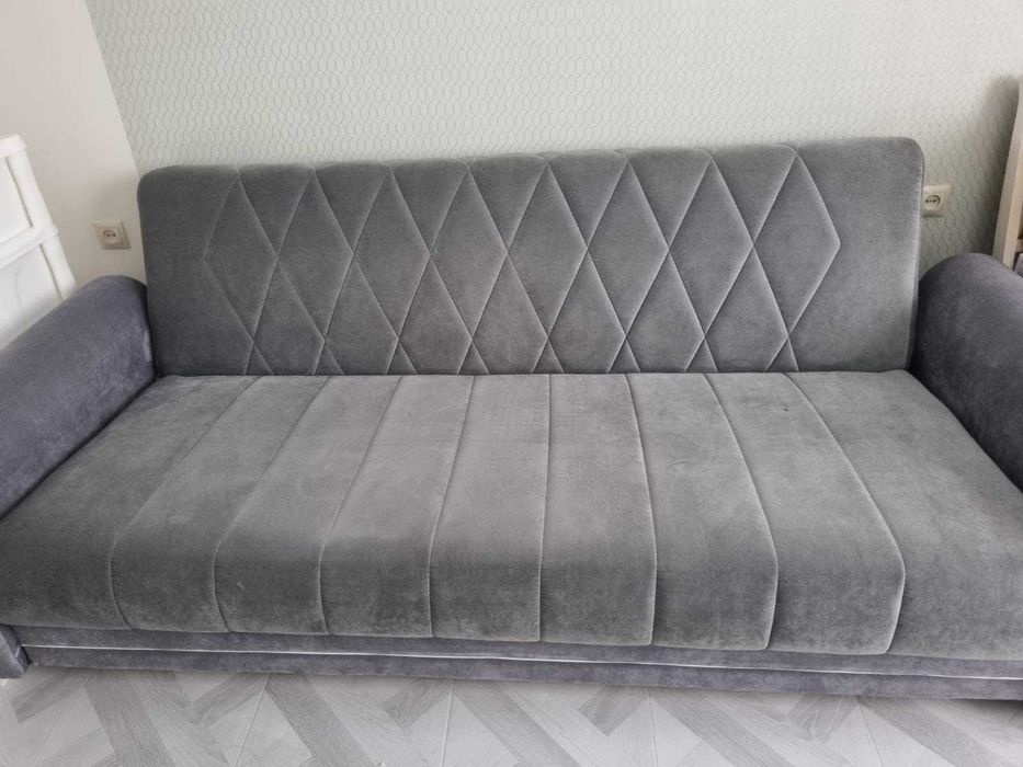Продам диван 240*110 отличн состоянии 102 тыс, покуп 350 тыс тн россия