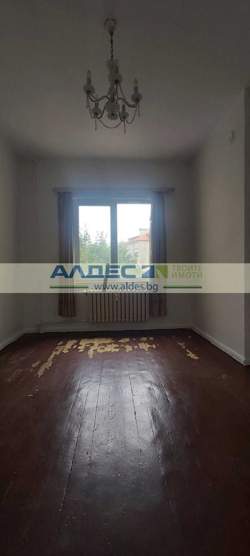 Продава се 3-ст. ап. на ул. Гургулят, до градинката на НДК!