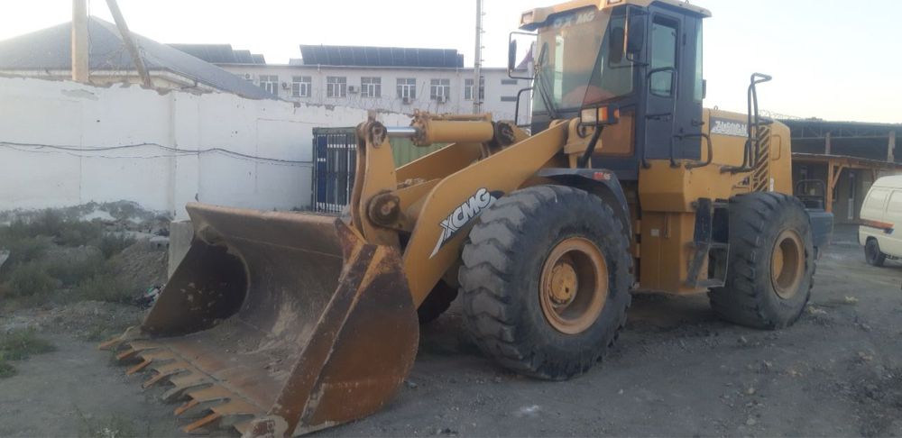 Погрузчик 3куб фронтальный