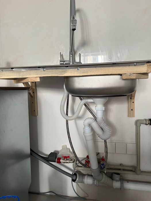 Продам раковину с креплением