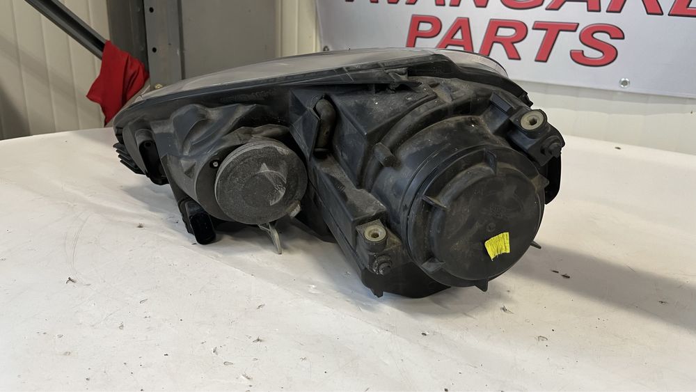 2 броя десен фар VW Golf 5