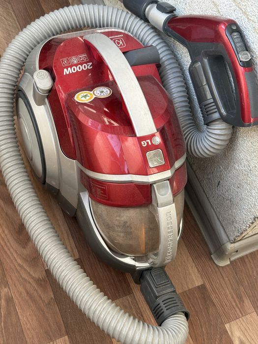 Продам Пылесос LG kompressor