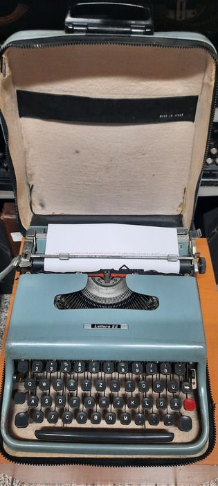 Mașină de scris Olivetti Lettera 22