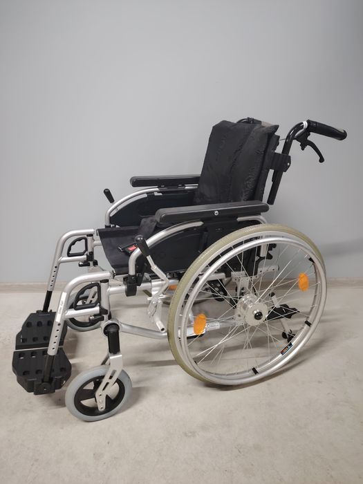 Carucior cu rotile/Fotoliu rulant pentru persoane cu handicap141