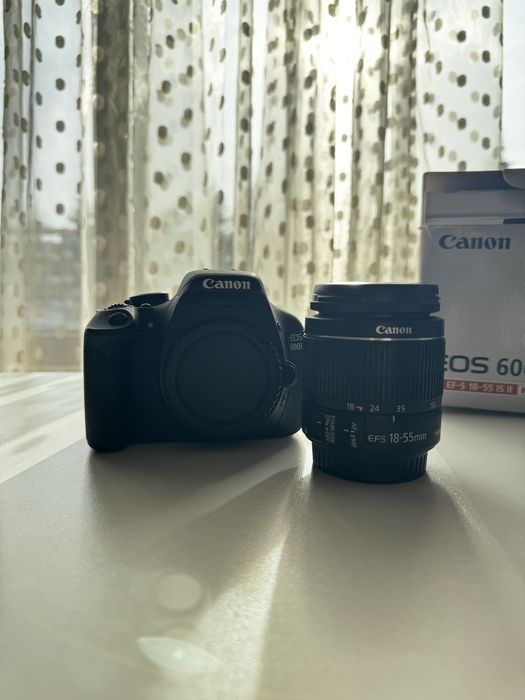 Canon EOS 600D + EF-S 18–55mm II китов обектив.