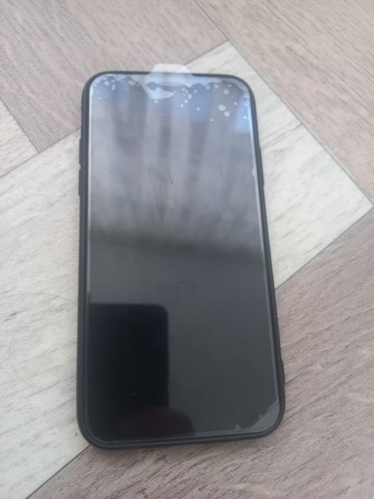 iPhone 10  не включается