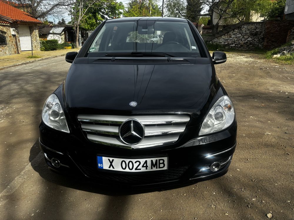 Mercedes-Benz B 180