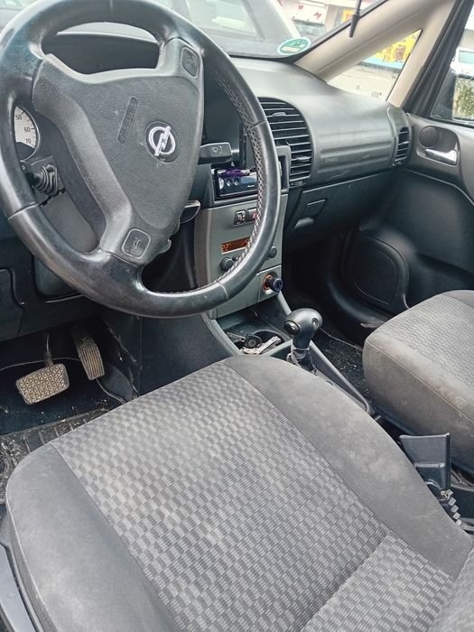 Vând Opel Zafira accept si schimb