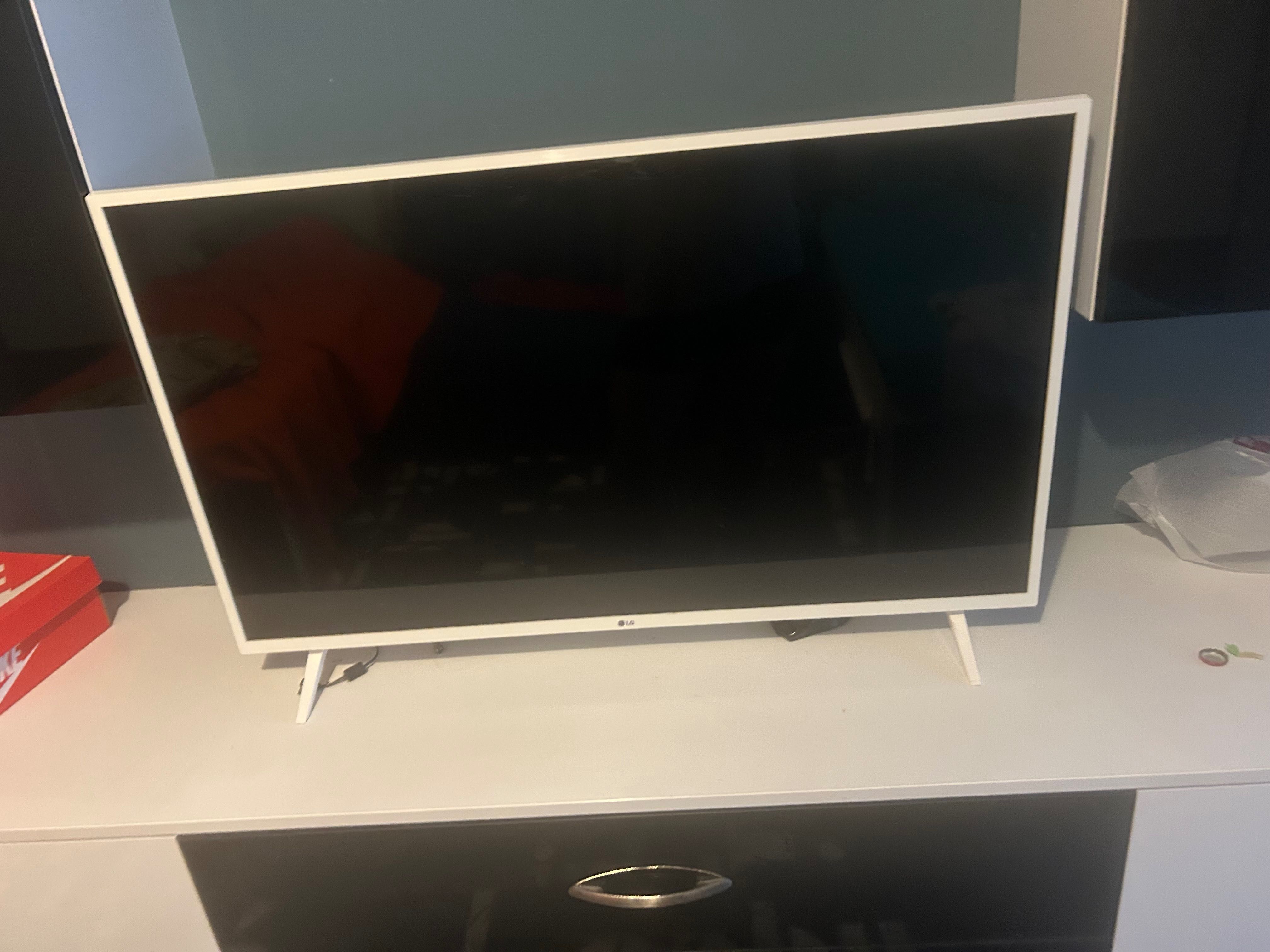 Телевизор Lg Счупен екран