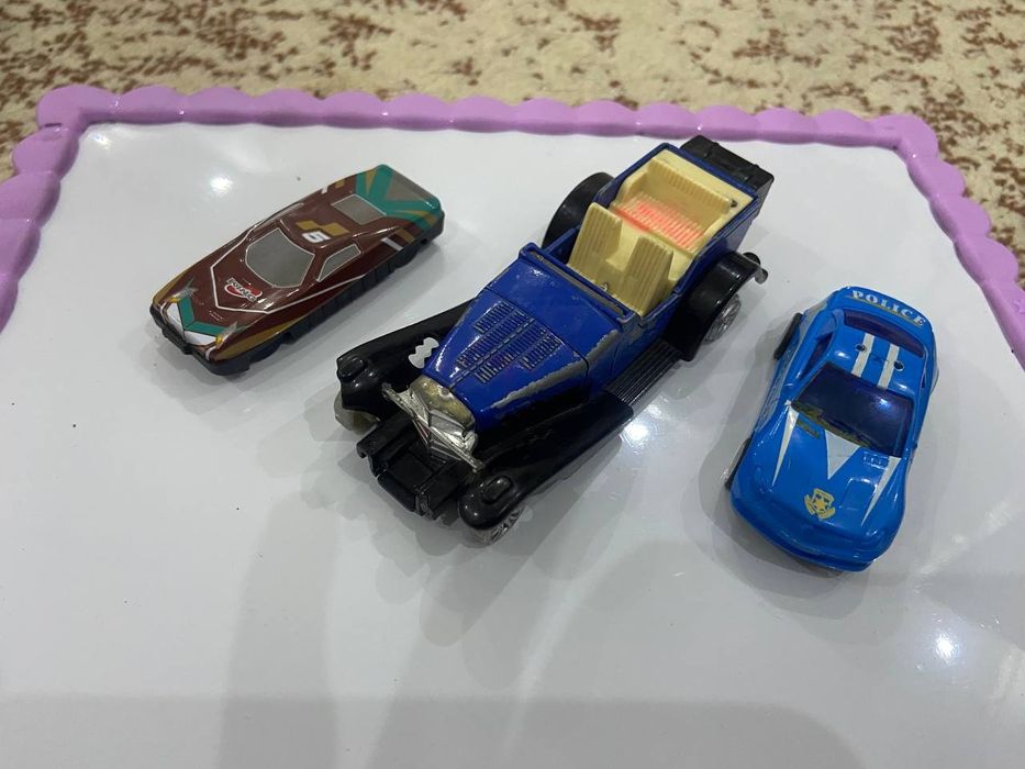 Продам игрушки , самолёт - трансформер