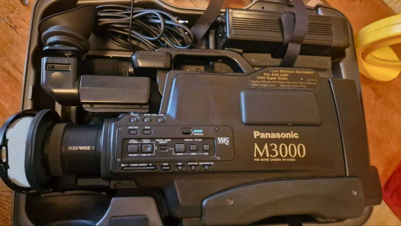 Продаётся фирменная видео камера Panasonic m3000 полупрофессиональная.