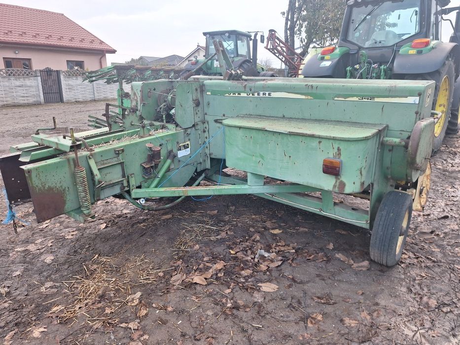 Vând presa de balotat John Deere 342
