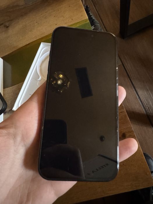 Продавач iphone 15 Pro