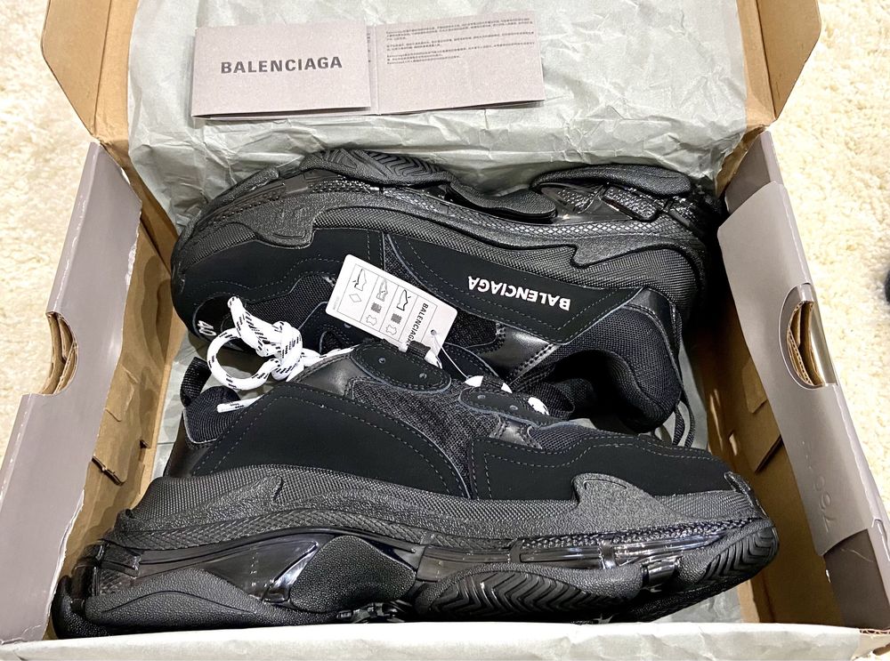 Balenciaga Triple S• Calitate LUX• Full box