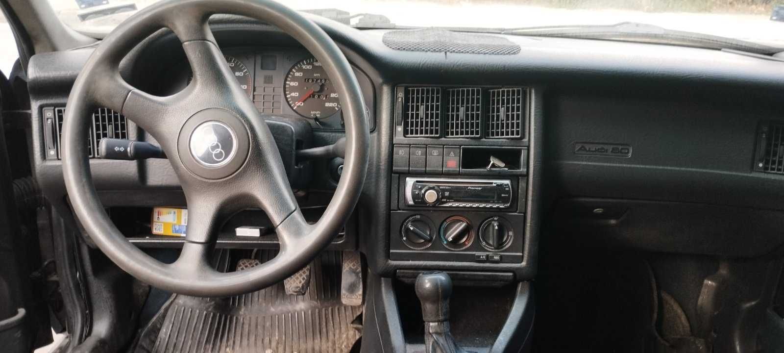 Продавам Ауди 80
