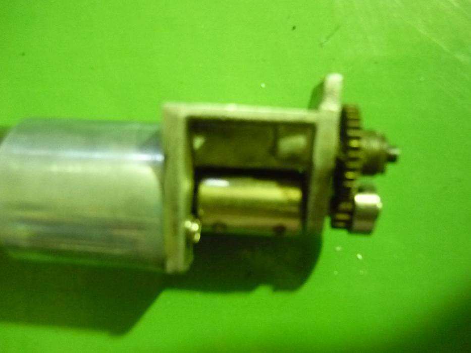 Escape Motor cu reductor