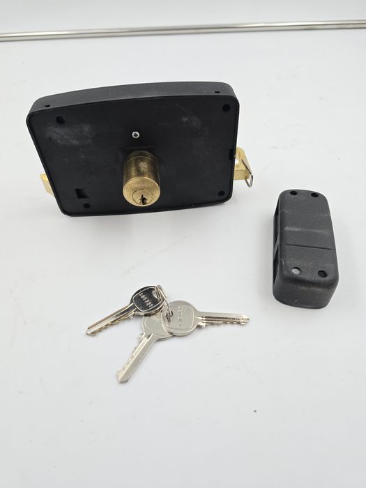 Ială ușă,  poarta