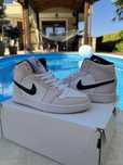 Jordan 1 Mid Barely Rose Дамски Кецове 36.5 EUR + Кутия Нови