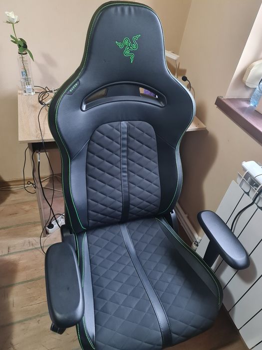 Scaun gaming razer