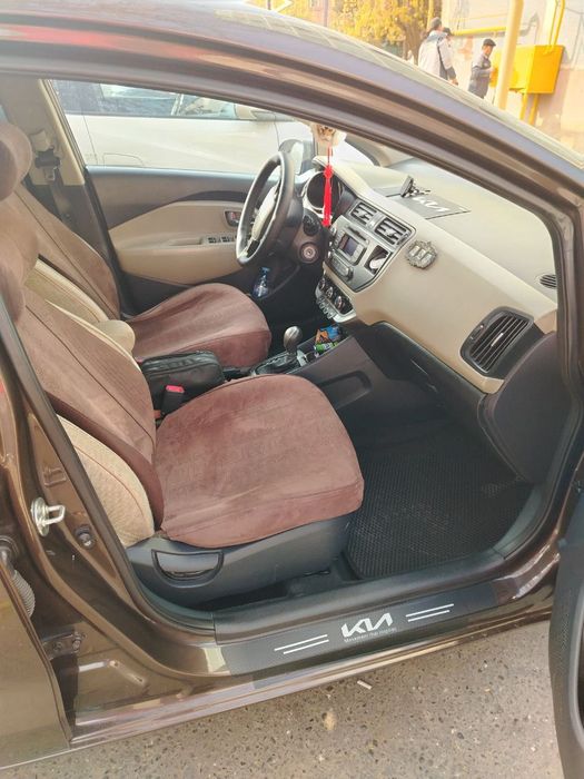 Автомобиль Kia Rio 2013 года