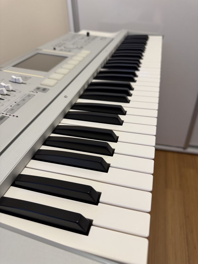 Продавам Korg M3