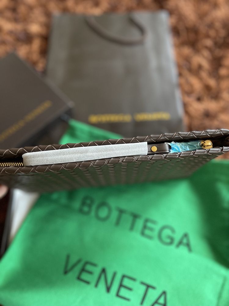 Bottega Veneta чанта/протмоне