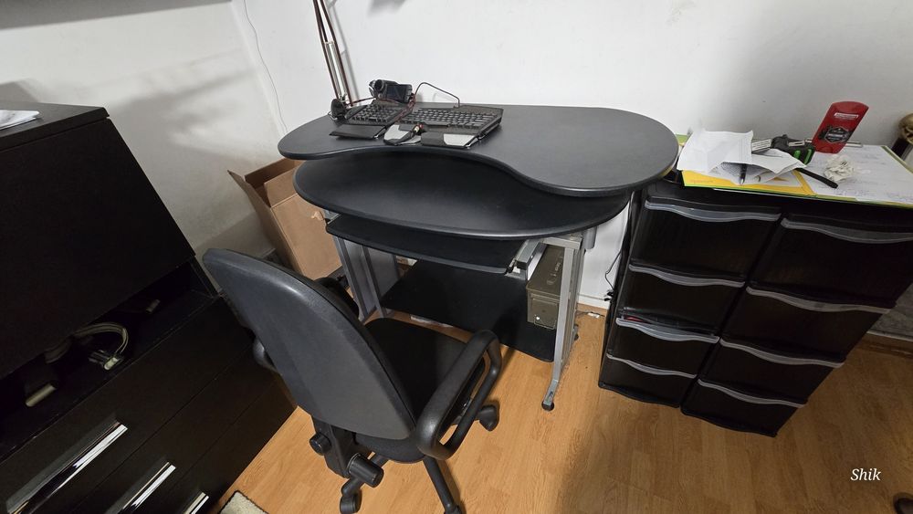 Birou și scaun de birou