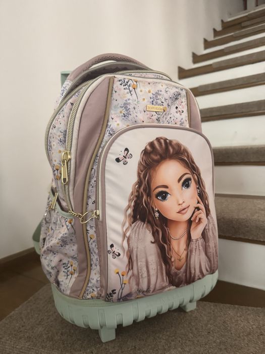 Ghiozdan fete troller de calitate foarte buna, este putin utilizat