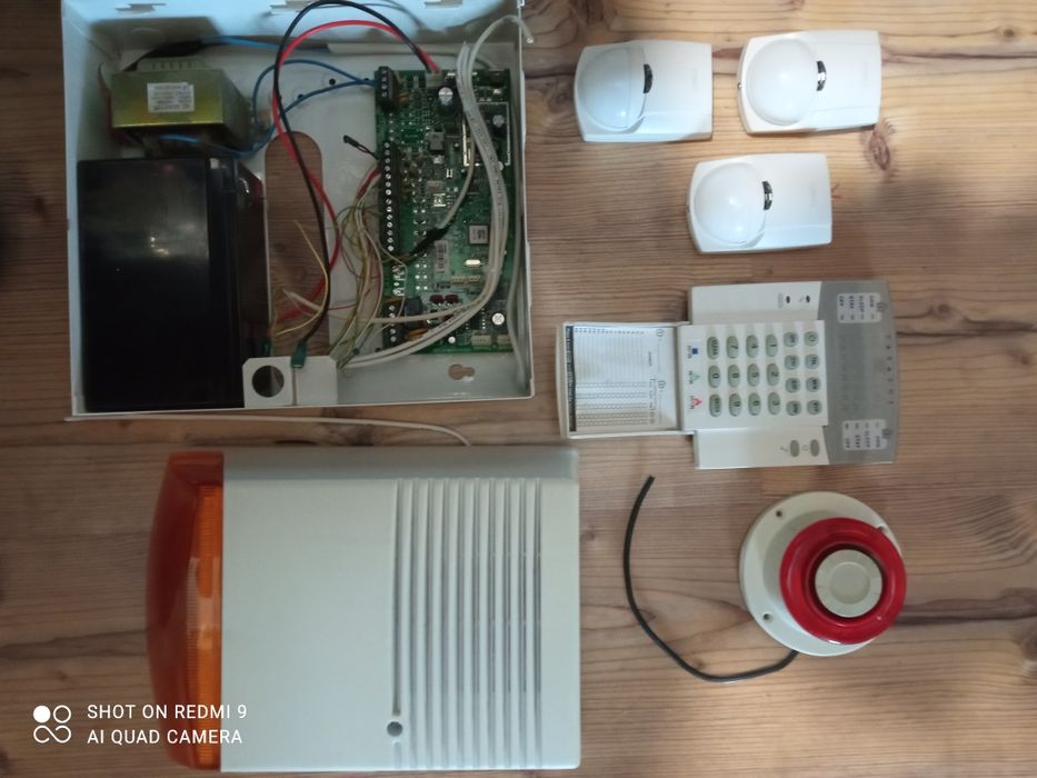 Vând sistem alarma Paradox