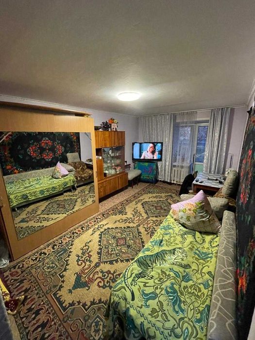 Продаётся 1-комнатная квартира на втором этаже кирпичного дома.