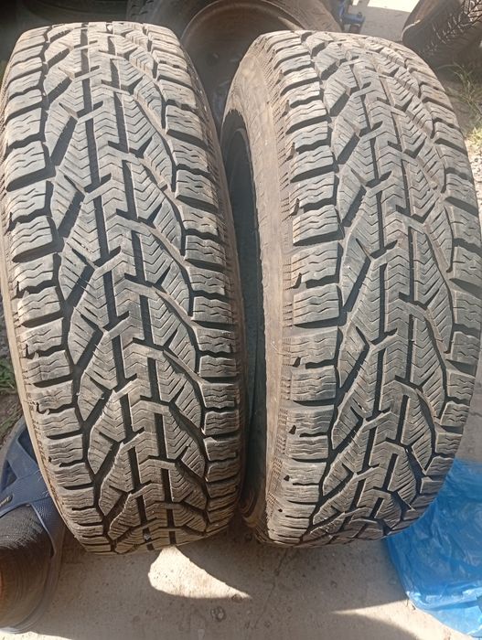 Продам две покрышки 185/65 r15.