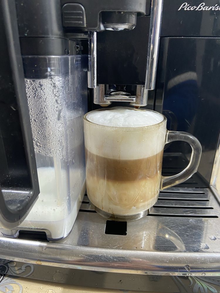 Espresor cafea Saeco pico baristo cu carafa de lapte