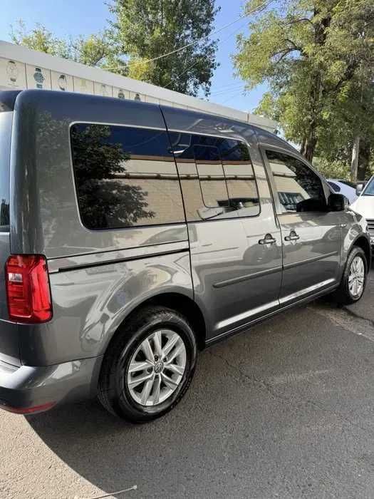 volkswagen caddy tredline 2025