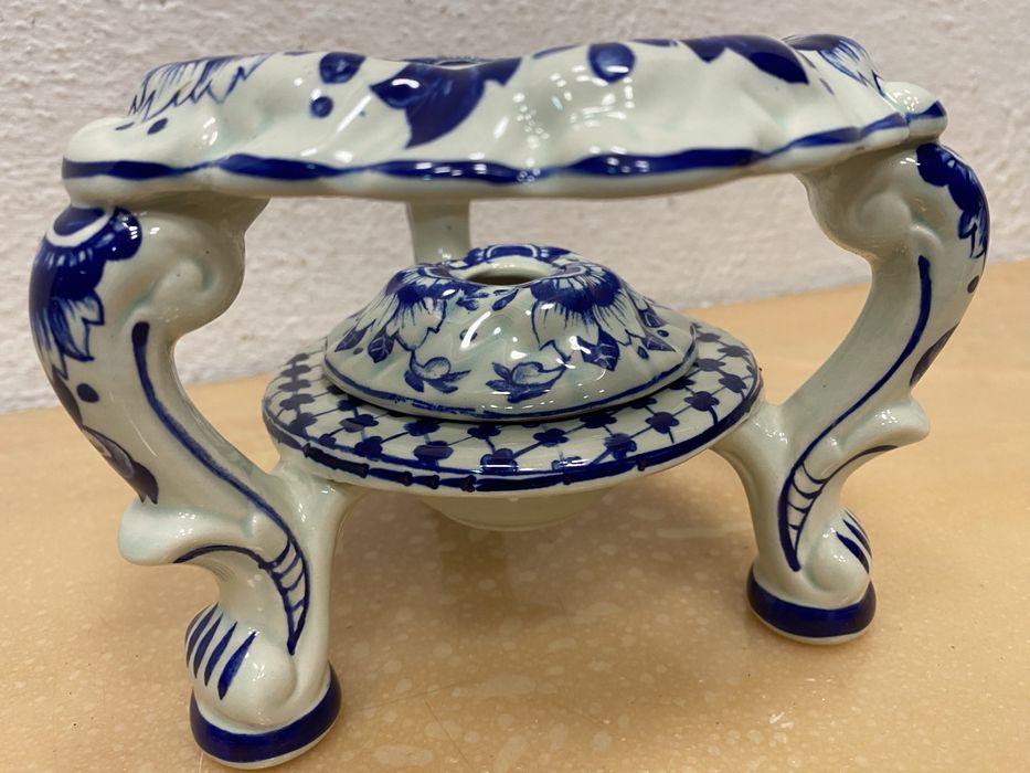 Белгийска порцеланова поставка и спиртник за чайник на Boch Belgium