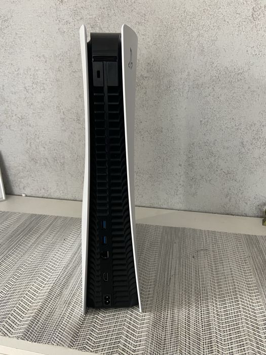 Конзола PS5 Disc Edition + Игра