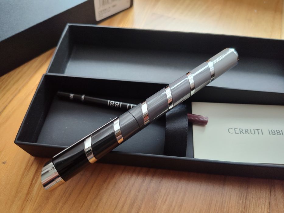 Roller (pix) metalic Cerruti 1881, nou, autentic