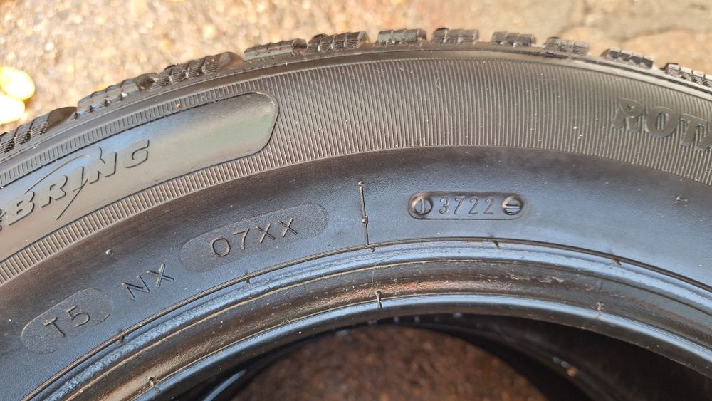 Vand 2 anvelope iarna 185 65 r15