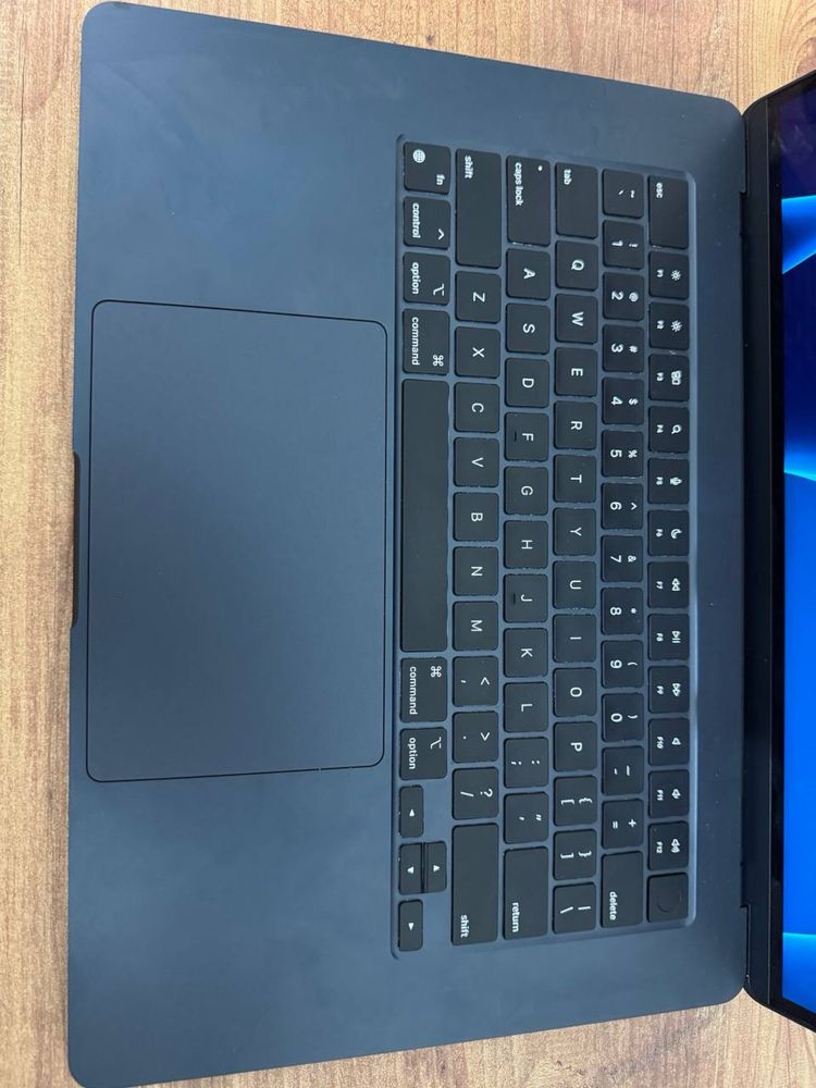 MacBook Air M2 sotiladi