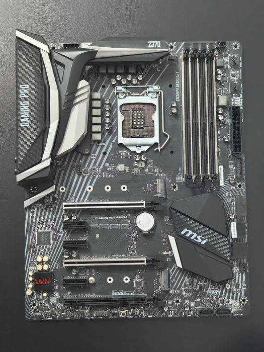 Vând placă de bază MSI Z370 GAMING PRO CARBON AC.
Starea fizică este b
