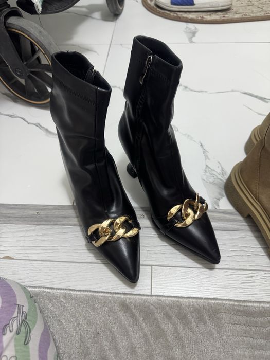 Ботинка  с каблуком