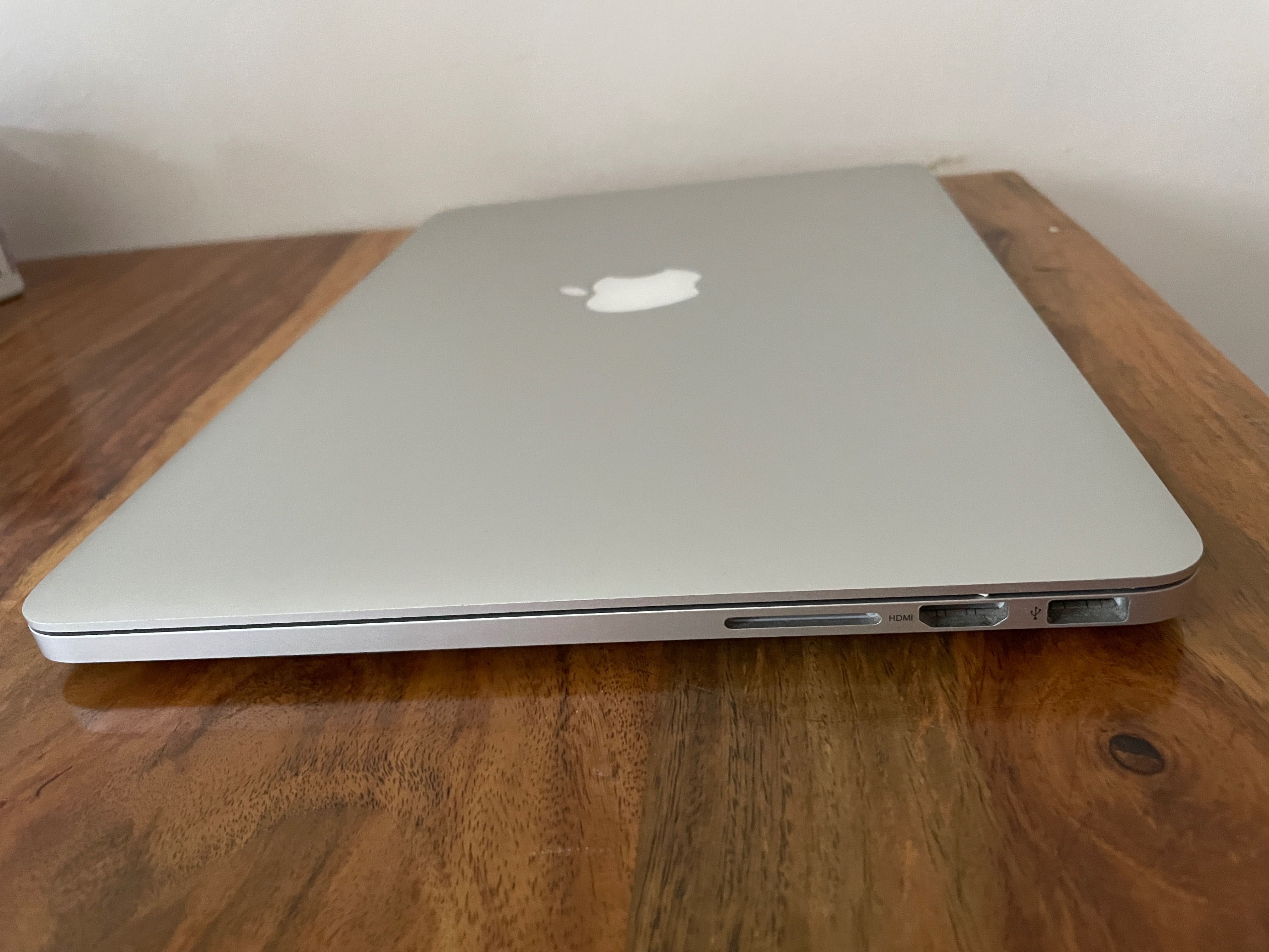 mac book pro 13” retina display mid 2015 8GB RAM 256GB лаптоп