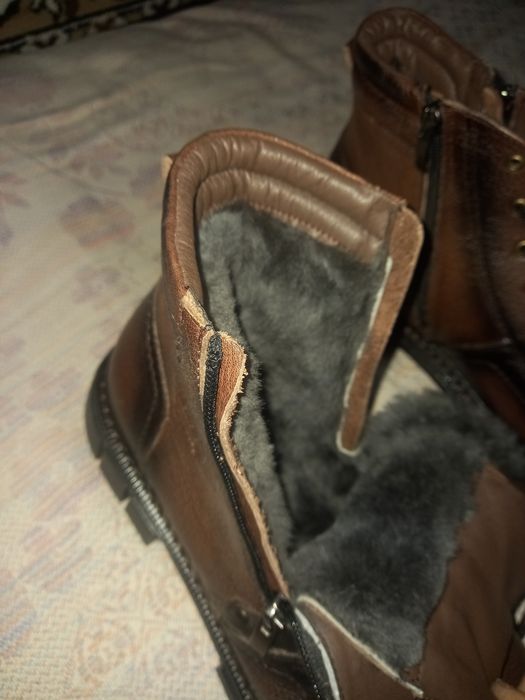 Продаются ботинки