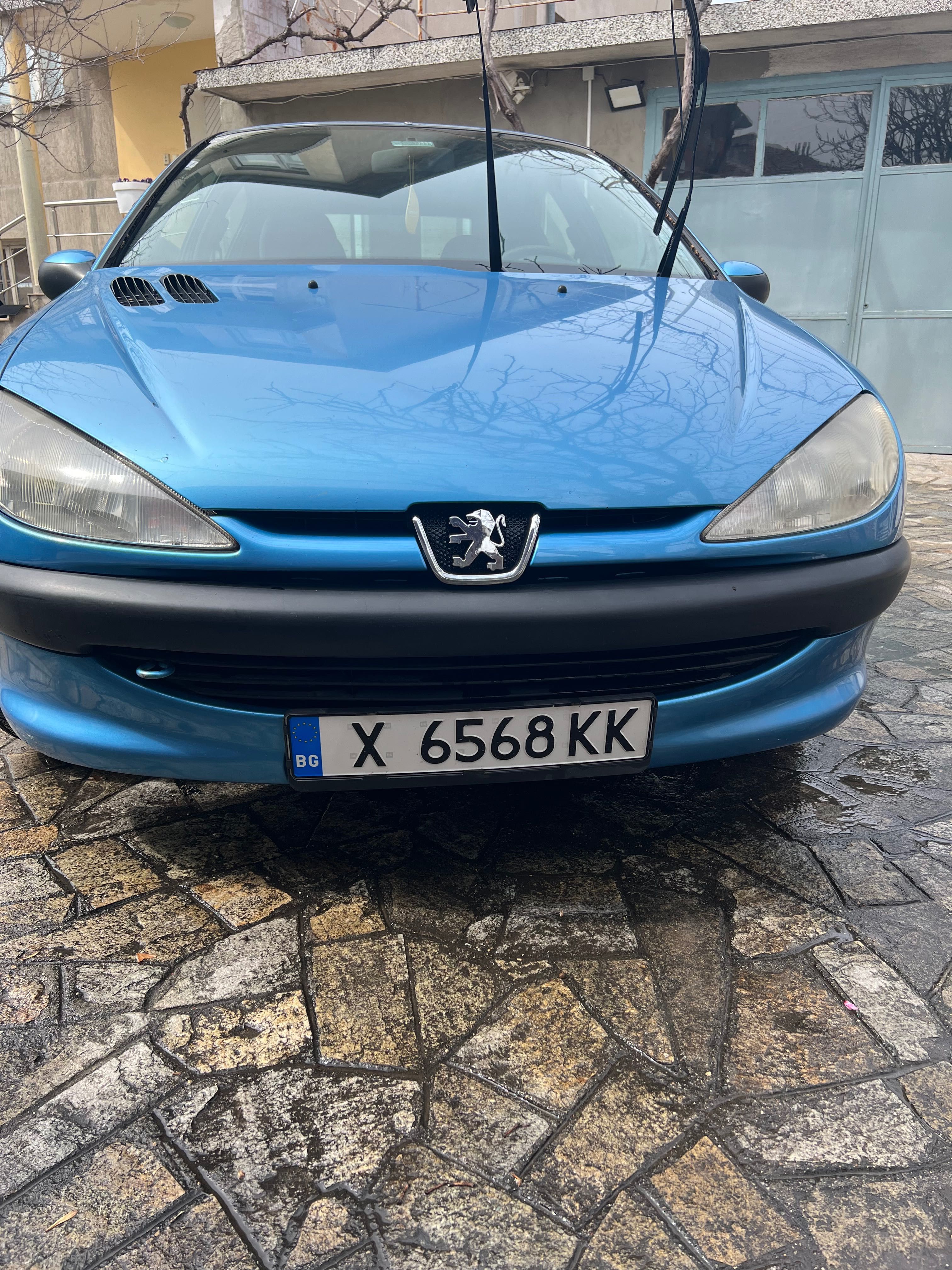 Продавам Пежо 206