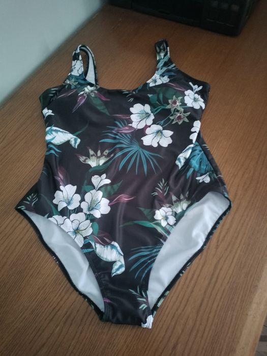 Vând Costum baie